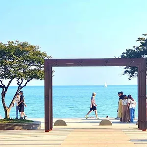 Haeundai Beach 1 Cho Apartment